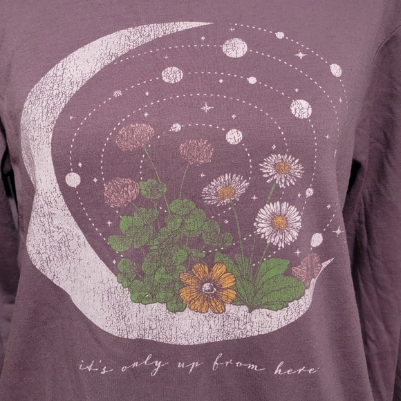 Fifth Sun Size Small Lightweight Lavender Celestial Graphic Sweatshirt 🍂FALL🍂 - Picture 2 of 7